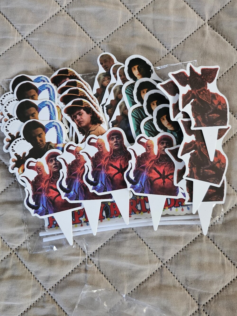 New Stranger Things cupcake toppers